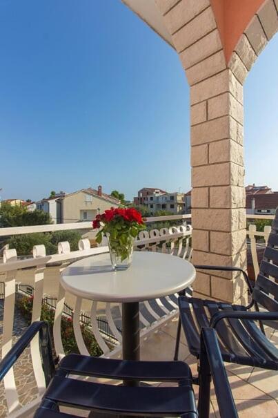 Apartments Tonimir Водице Экстерьер фото
